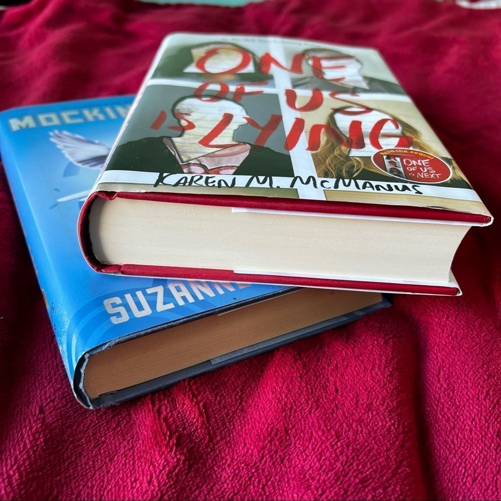 Bookβbundle! One ofΒ us is lying & mockingjay - Picture 2 of 11